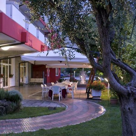 Hotel Lo Zodiaco Абано-Терме Экстерьер фото